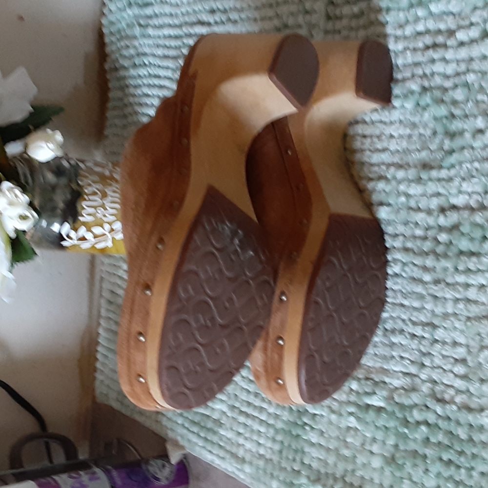 Mules UGG size 7 W - Picture 5 of 6
